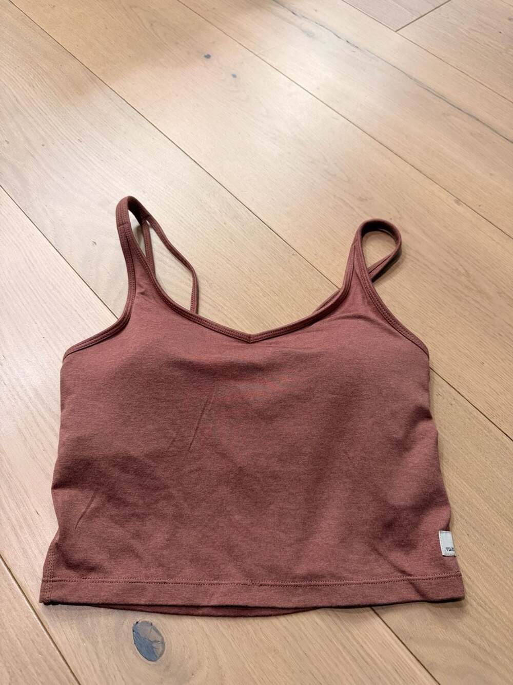 Vuori Daily Crop Tank In Rosewood